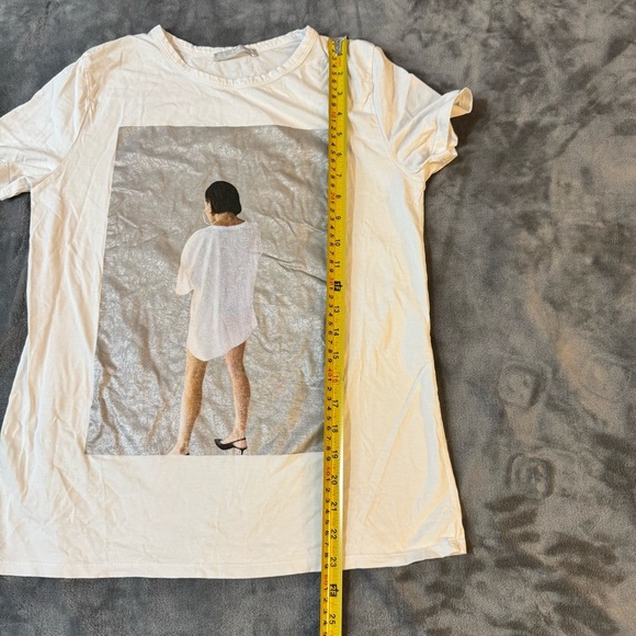 Zara W/B Collection White Tee with Artistic Graphic

#1249 - Picture 3 of 5